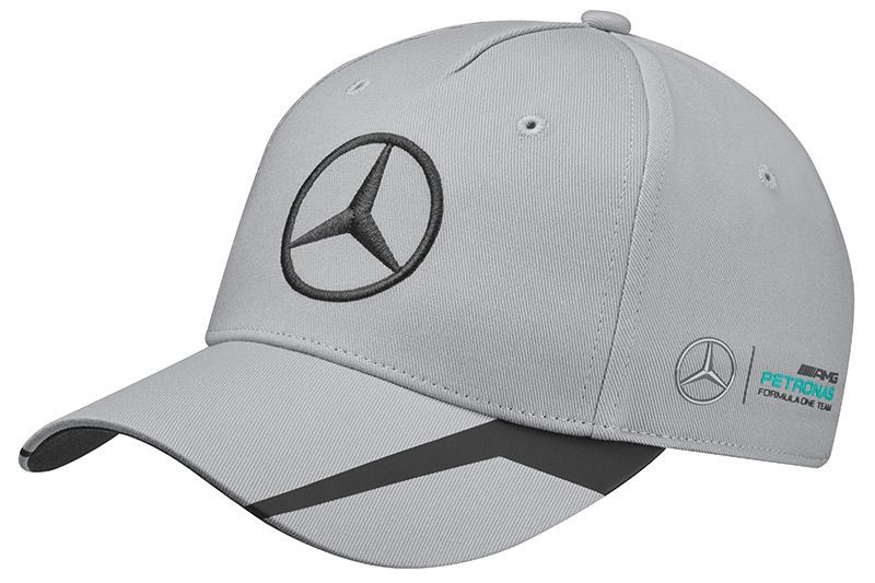 Tampil Sporty dengan Koleksi Apparel Mercedes F1 33