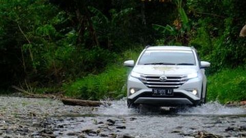 Daihatsu Terios Berpetualang di Baubau Sekaligus Uji Ketangguhan