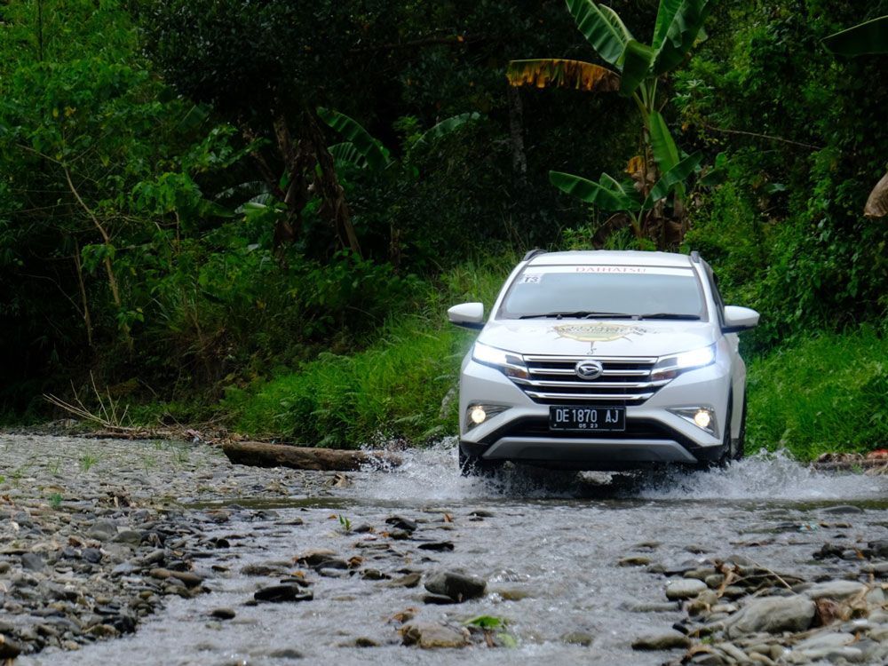 Daihatsu Terios Berpetualang di Baubau Sekaligus Uji Ketangguhan