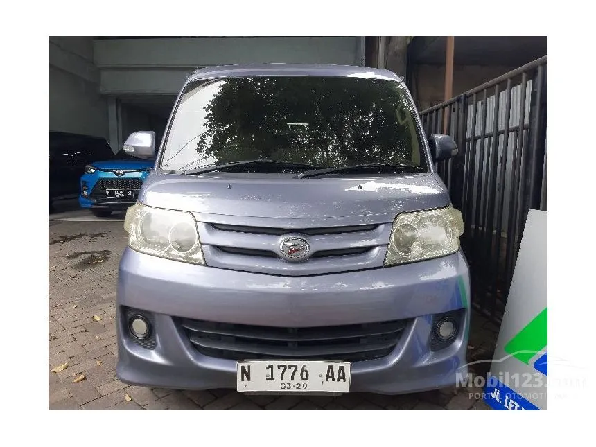 Jual Mobil Daihatsu Luxio 2010 M 1.5 di Jawa Timur Manual MPV Abu