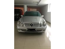 2004 Mercedes-Benz E240 2.6 Sedan KM rendah , Tangan Pertama