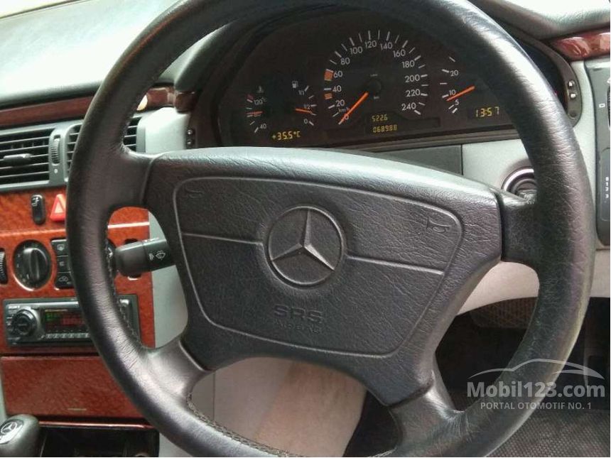1997 Mercedes-Benz E230 W210 2.3 Automatic Sedan
