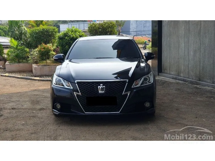 2013 Toyota Crown G Athlete Sedan