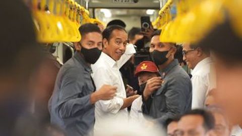 Jokowi Revisi Aturan Mobil Listrik! Mobil Listrik Impor Bebas Pajak Asalkan….