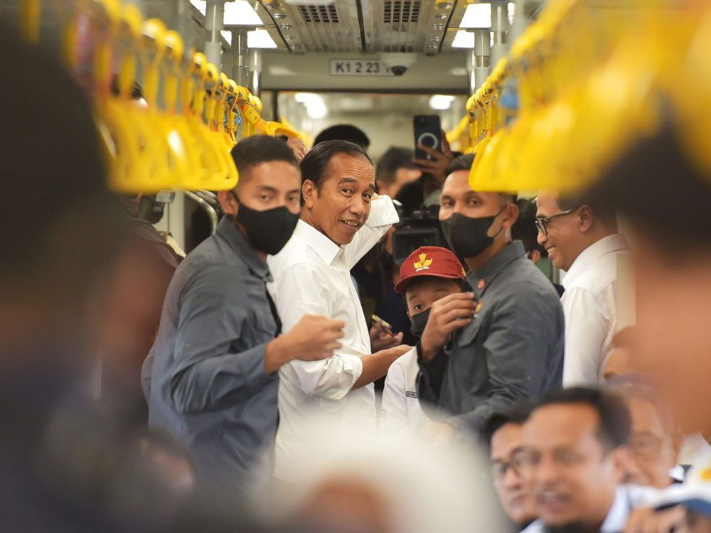 Jokowi Revisi Aturan Mobil Listrik! Mobil Listrik Impor Bebas Pajak Asalkan….