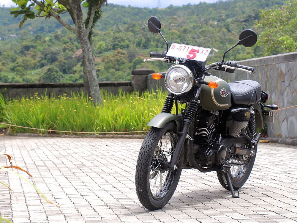 Video Kawasaki W175 di Mata Den Dewa
