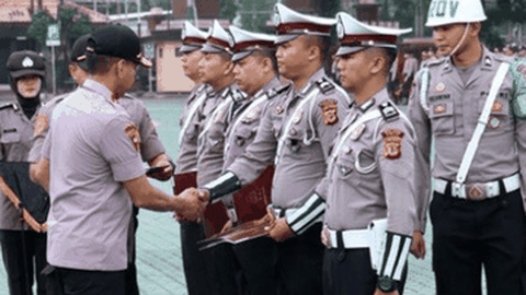 Evakuasi Ibu Hamil di Kemacetan, 5 Polantas Jawa Barat Dapat Penghargaan