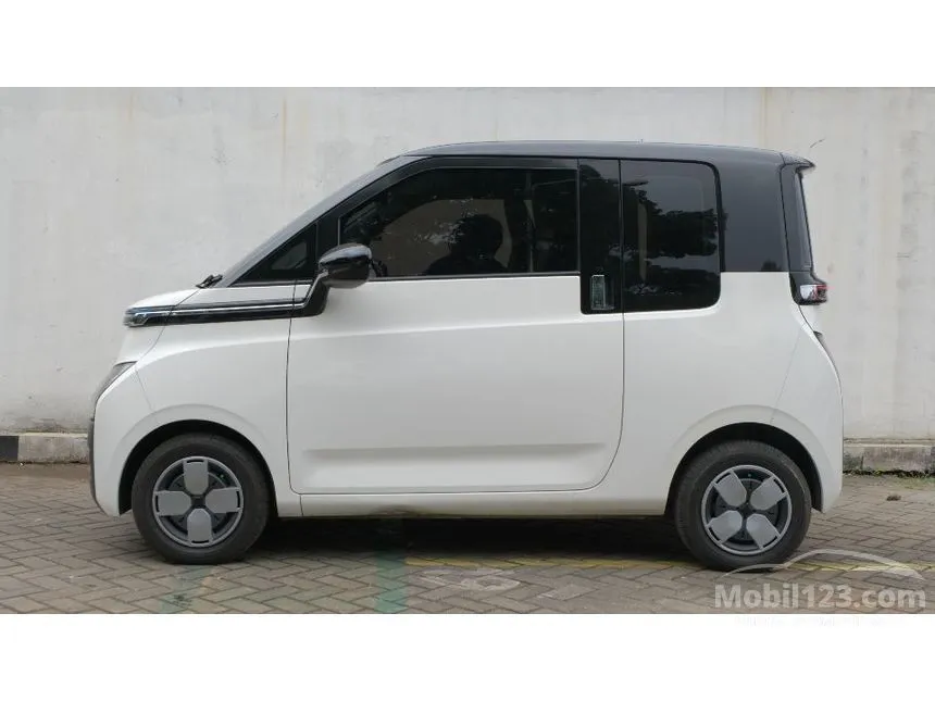 2022 Wuling Air EV Long Range Hatchback