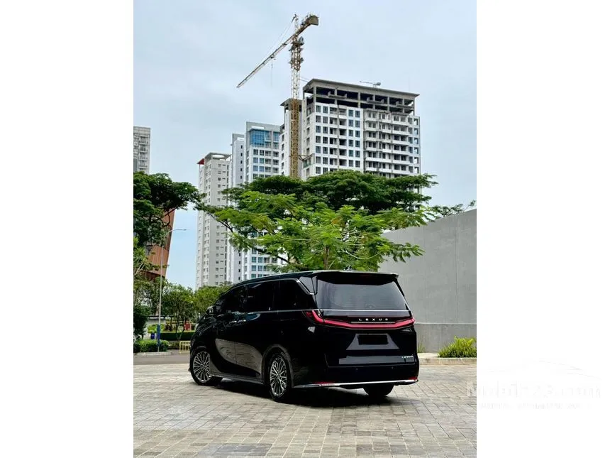 2024 Lexus LM 350 4 Seater MPV