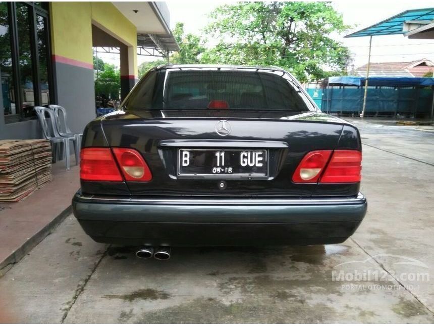 1997 Mercedes-Benz E230 W210 2.3 Automatic Sedan