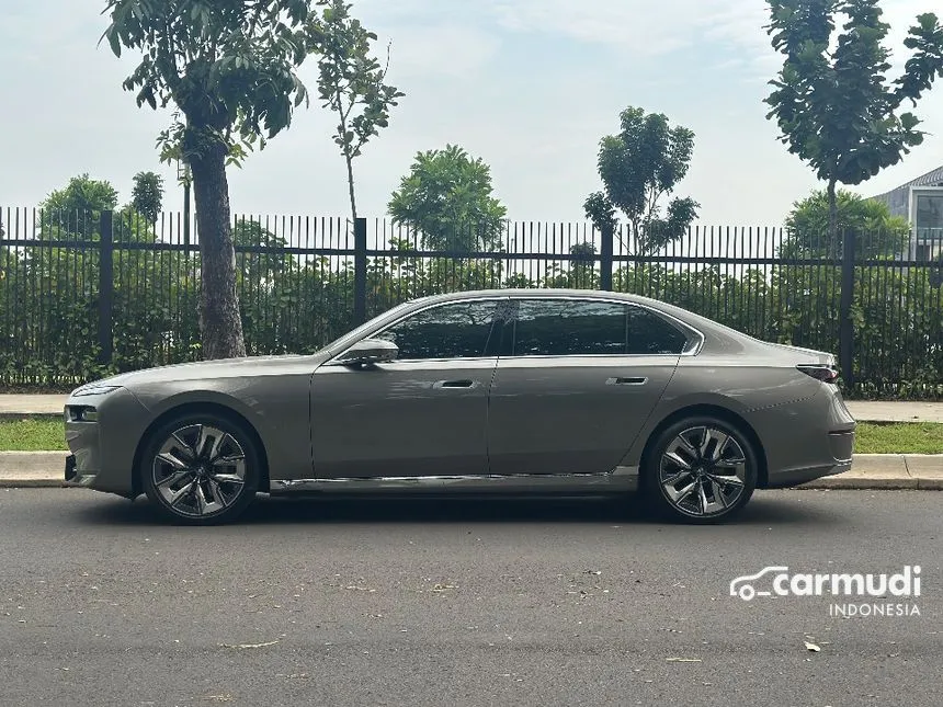 2023 BMW i7 xDrive60 Gran Lusso Sedan