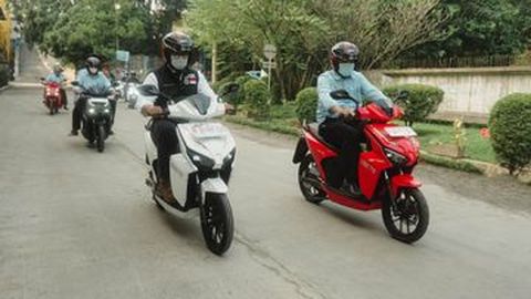 Ridwan Kamil Jajal Motor Listrik Gesits di Pabriknya, Mau Beli?