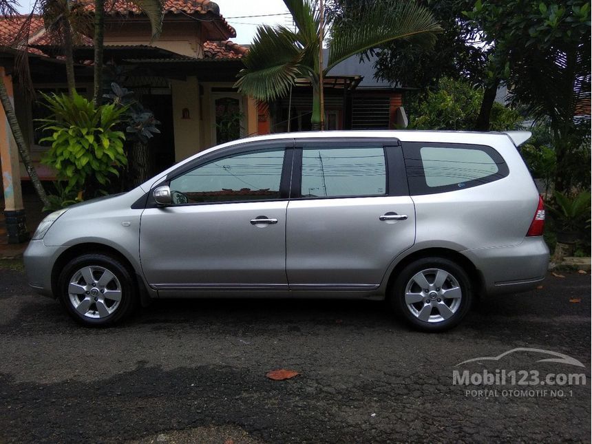 Jual Mobil Nissan Grand Livina 2010 Ultimate 1.5 di Banten 