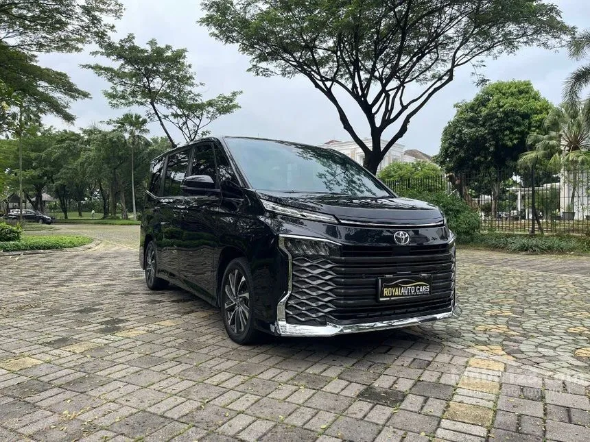 Jual Mobil Toyota Voxy 2022 2.0 di Banten Automatic Van Wagon Hitam Rp 443.000.000