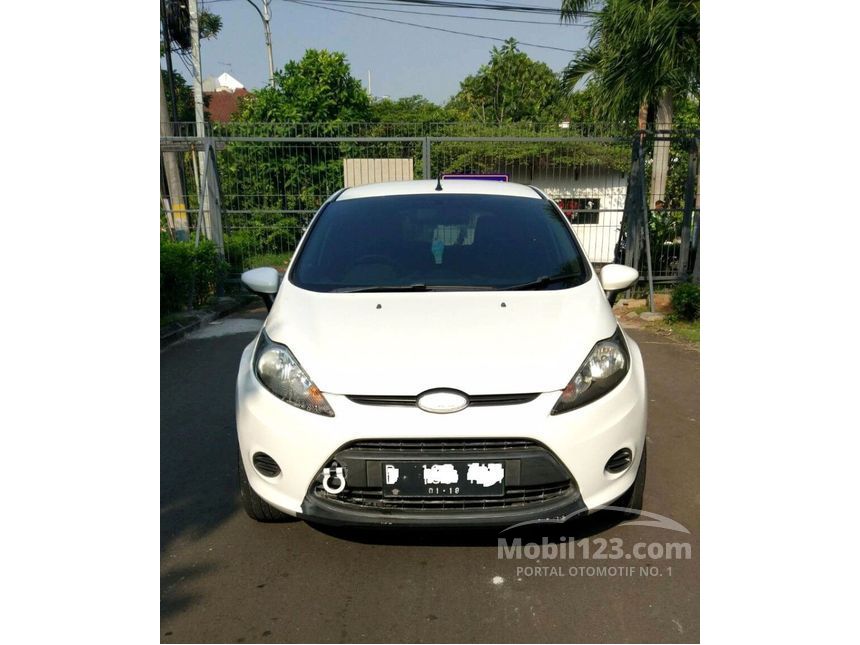 Jual Mobil Ford Fiesta 2013 Trend 1.4 di DKI Jakarta 