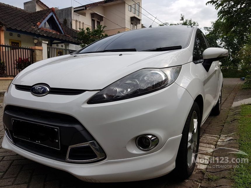 Jual Mobil  Ford  Fiesta  2012 Sport 1 6 di Jawa  Timur  