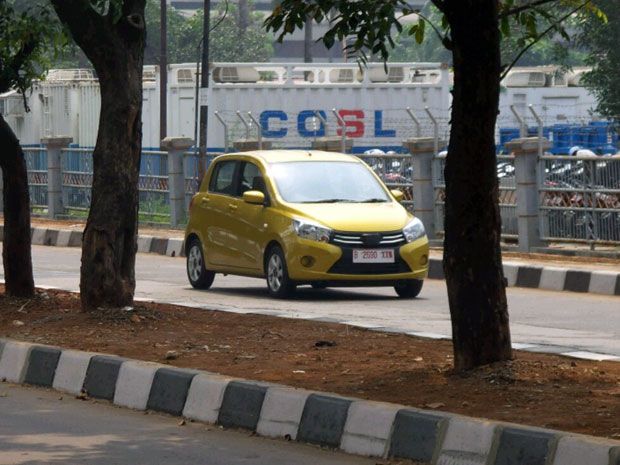 Suzuki Celerio Berkeliaran di Pulogadung