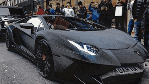 Wanita Kaya Ini Taburi Lamborghini Aventador SV dengan Jutaan Berlian