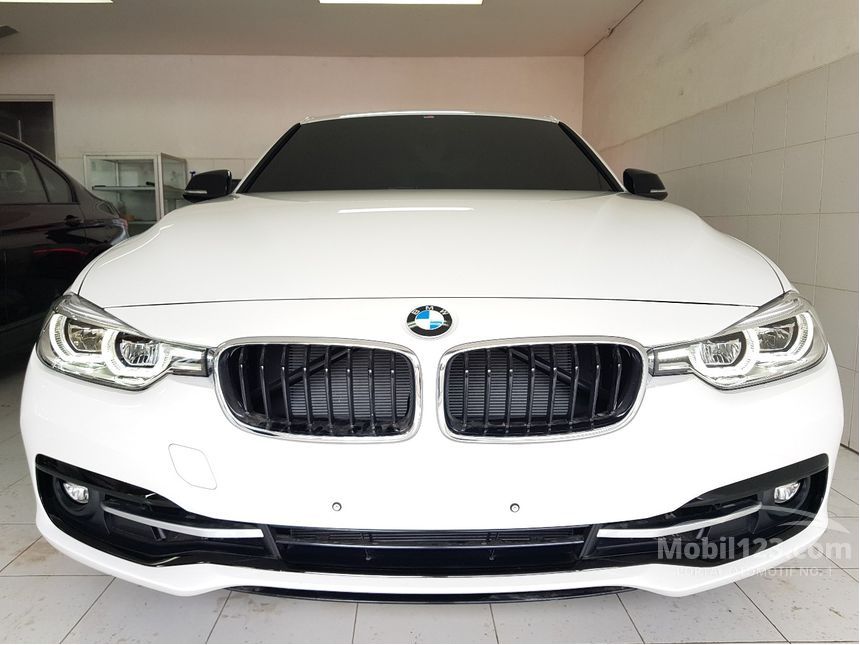 Jual Mobil  BMW  320i 2021 Sport  2 0 di DKI Jakarta 