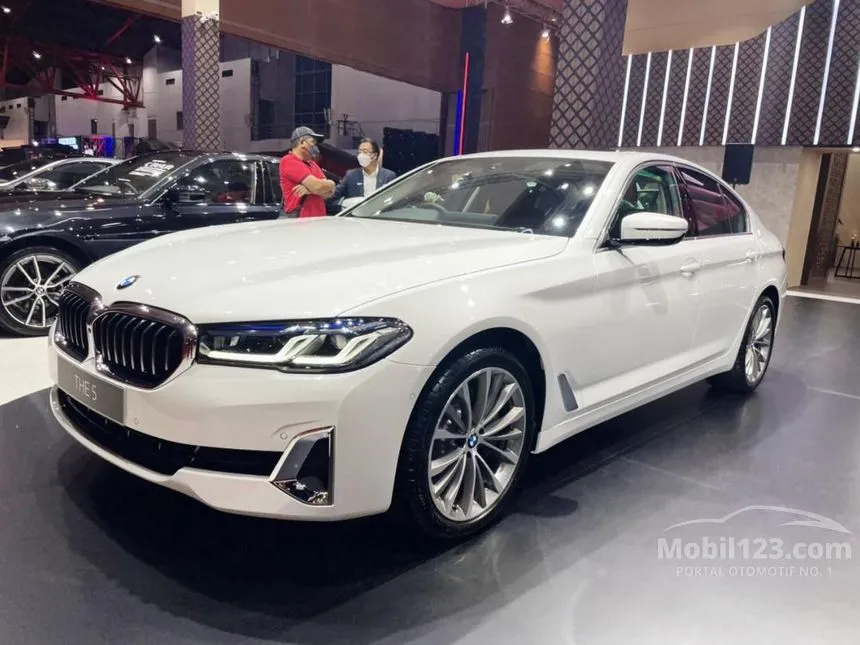 Jual Mobil BMW 530i 2023 Opulence 2.0 di DKI Jakarta Automatic Sedan ...