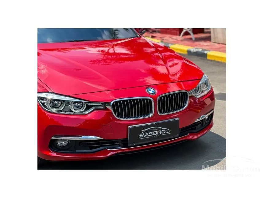2018 BMW 320i Luxury Sedan
