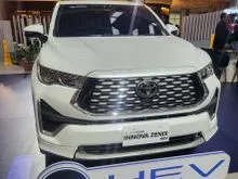 2025 Toyota Kijang Innova Zenix 2,0 Q HV TSS ( Premium Color) MPV