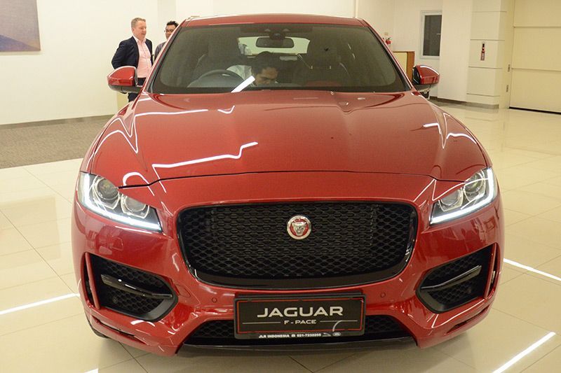 Mengulas Ketangguhan dan Kemewahan Jaguar F-Pace 4