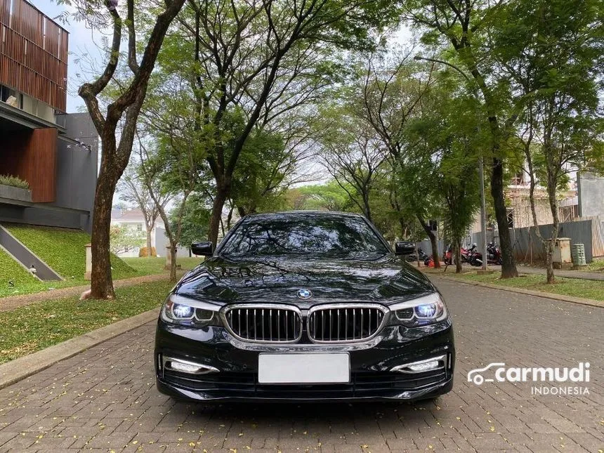 2018 BMW 520i Luxury Sedan