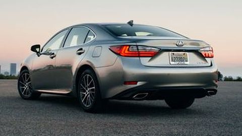 Bokong Lexus ES 350 2016 Mirip Lexus LS