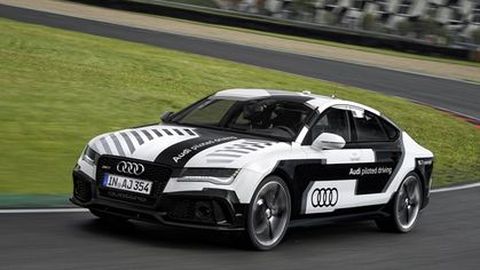 Audi RS7 Tanpa Sopir Lahap Sirkuit Hockenheim