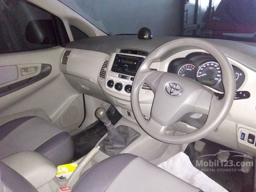 Jual Mobil  Toyota Kijang Innova  2012  E  2 0 di Jawa Barat 