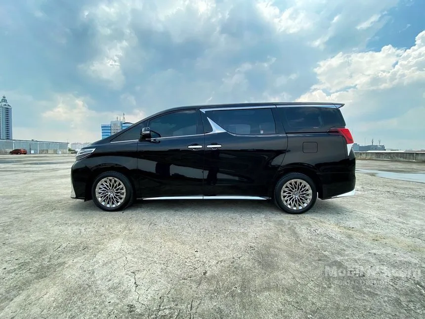 2022 Lexus LM350 Van Wagon