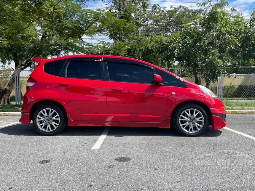 2013 Honda Jazz S i-VTEC Hatchback