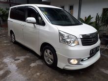 Toyota NAV1 2.0 Luxury V 2013 AT