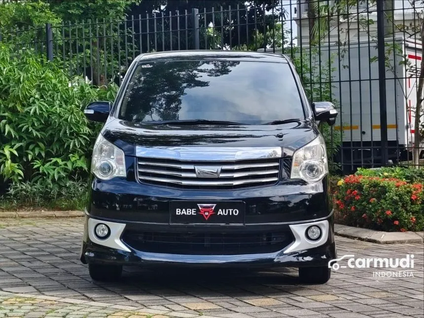 2013 Toyota NAV1 V MPV