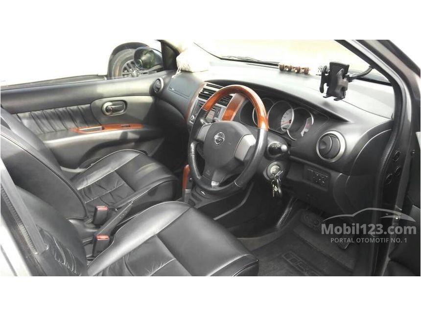 2012 Nissan Grand Livina Ultimate MPV