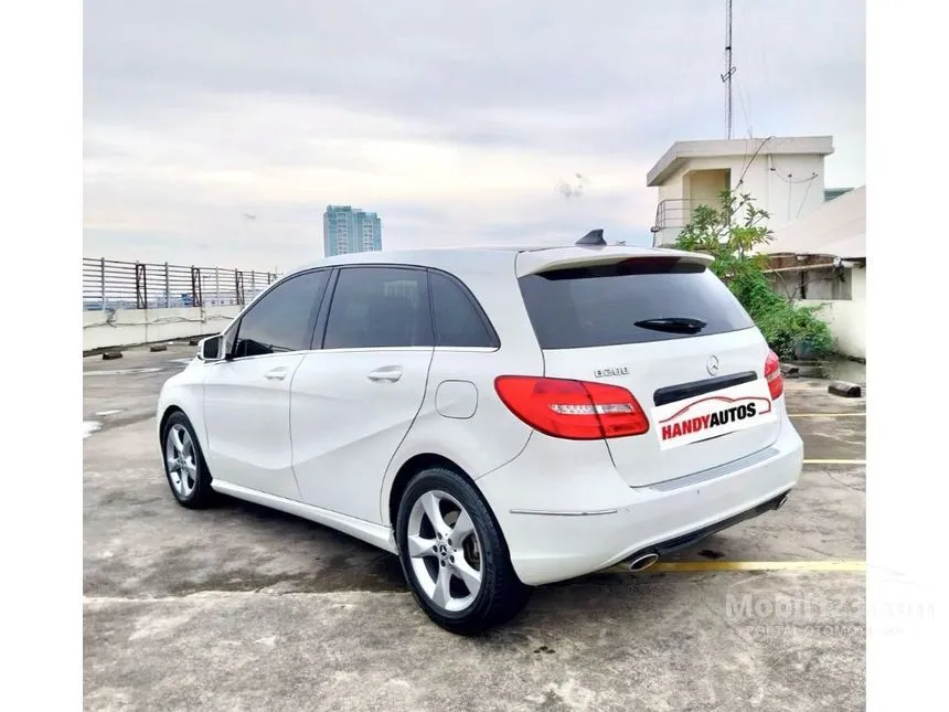 2013 Mercedes-Benz B200 Sport Hatchback