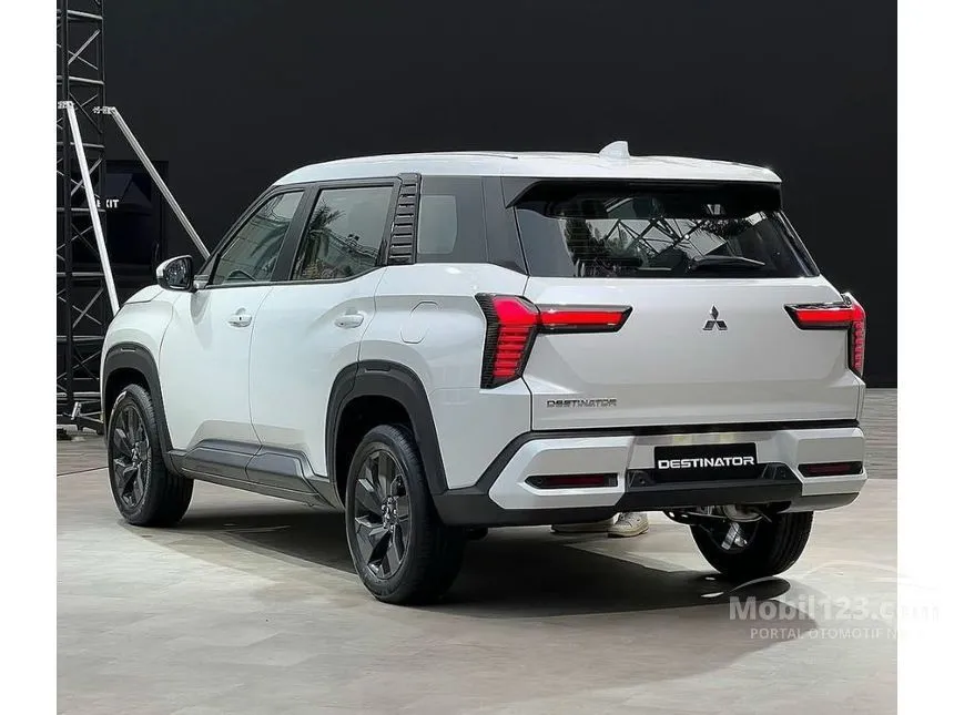 2026 Mitsubishi Destinator Ultimate Premium (Quartz White Pearl) SUV
