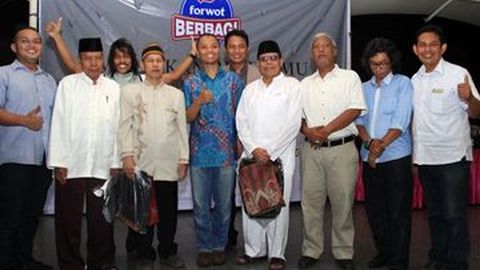 FORWOT BERBAGI 2015: Salurkan Donasi