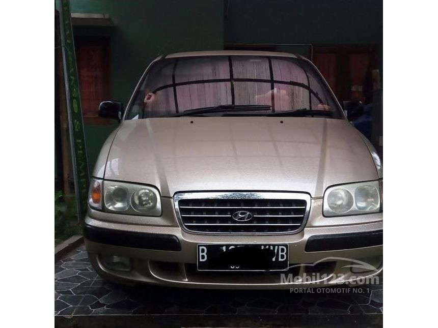 Jual Mobil  Hyundai  Trajet 2004  GL8 2 0 di Jawa Barat 