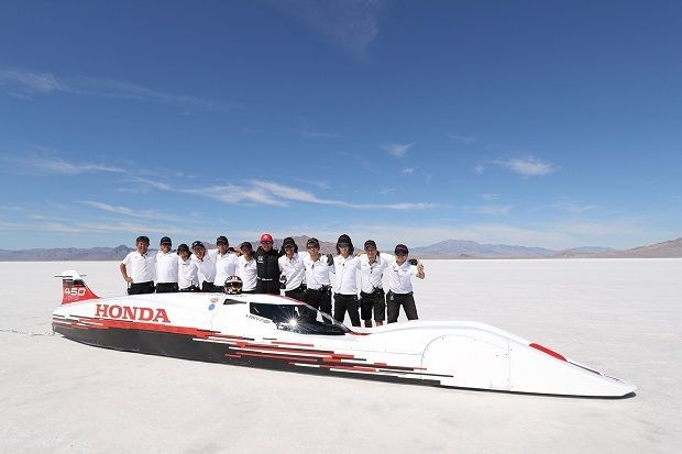 Honda Sets Some Bonneville Speed Records with the S-Dream Streamliner
