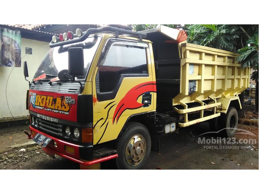 2002 Mitsubishi Colt Diesel FE 304 4 Wheel Truck