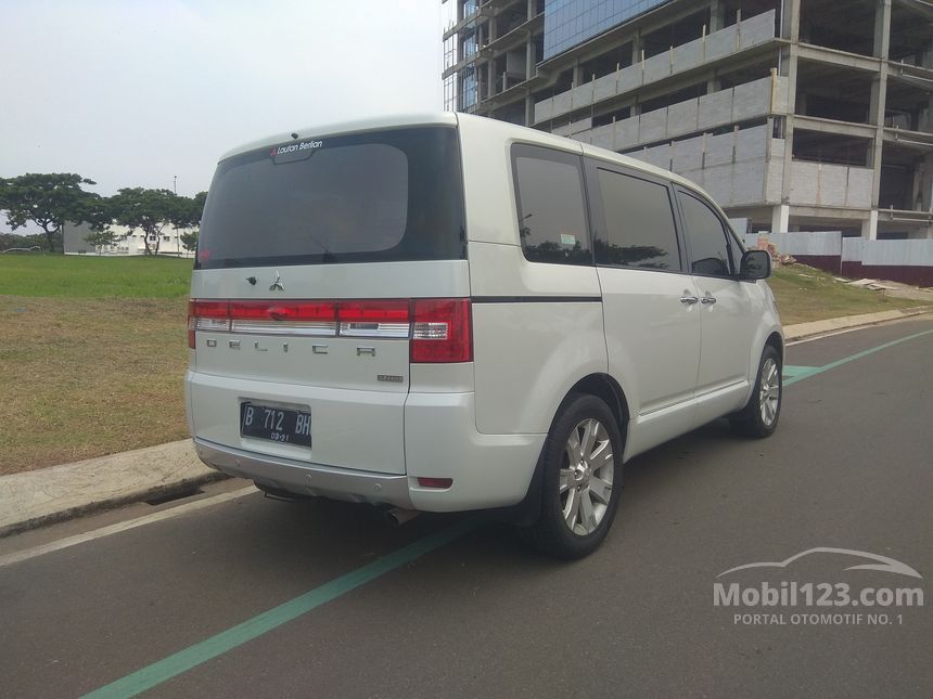 Mitsubishi delica 2015