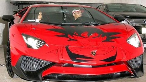 รวยซะอย่าง จะทำอะไรก็ได้ !! Chris Brown อวดโฉม Lamborghini Aventador SV Dragonball Z-themed