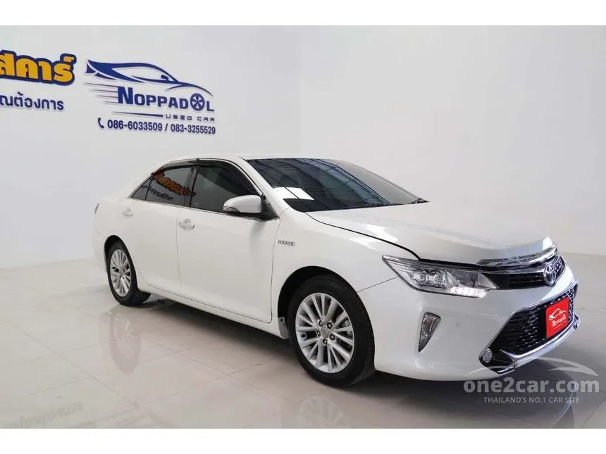 2017 Toyota Camry Hybrid Sedan