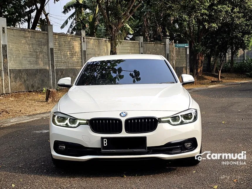 2019 BMW 320i Sport Shadow Edition Sedan