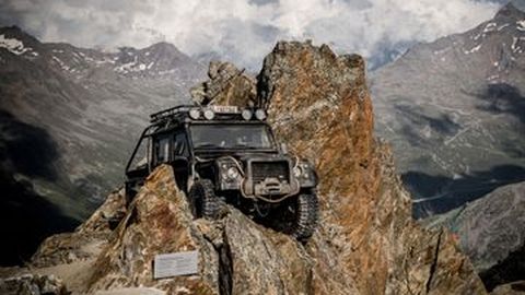 Mobil-mobil Jaguar Land Rover Dipajang di Museum James Bond
