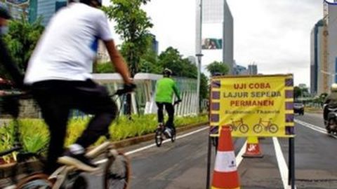 Sudah Ada Pembatas Beton, Gowes di Jalan Sudirman-Thamrin Kini Makin Aman