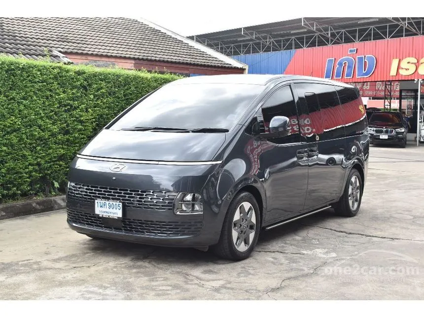 2021 Hyundai Staria SEL Van