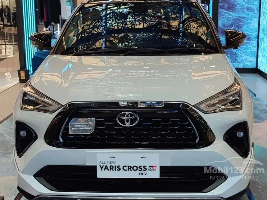 Jual Mobil Toyota Yaris Cross 2023 S HEV GR Parts Aero Package 1.5 di Kalimantan Barat Automatic Wagon Putih Rp 370.000.000